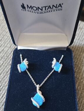 Montana Silversmiths Iridescent Blue Opal Pendant and Stud Earrings Set